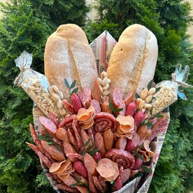 Съедобный мужской букет из колбасок