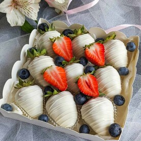 Клубника в шоколаде в коробочке