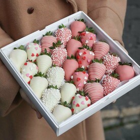 Клубника в шоколаде в коробочке