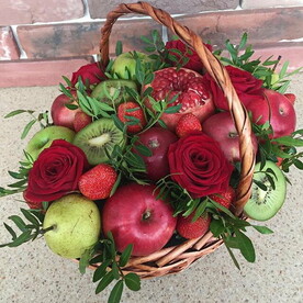 Корзина с Фруктами и розами