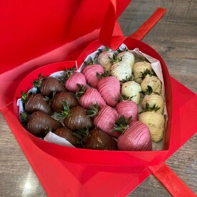 Сердце с клубникой в шоколаде