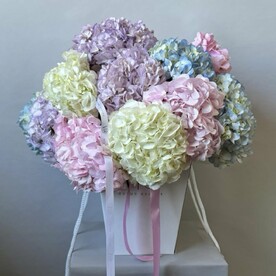 Букет из гортензий