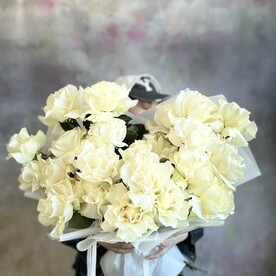 Букет из белых французских роз Мондиаль