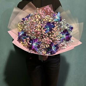 Букет орхидея с гипсофилой