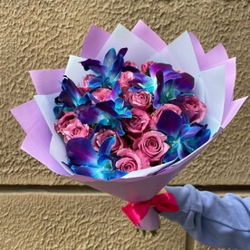 Букет розы с Космической орхидеей