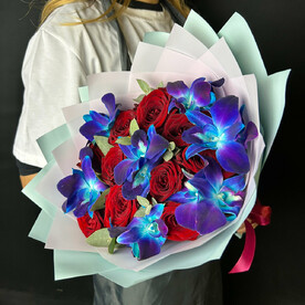 Букет Красные розы, Орхидея и эвкалипт