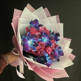 Букет розы с Орхидеей