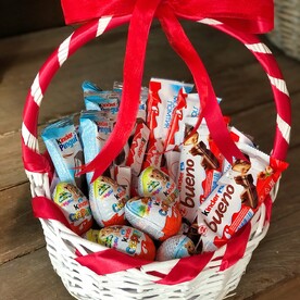 Корзина с киндерами