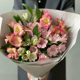 Букет из 7 альстромерий