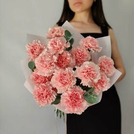 Прекрасные диантусы с эвкалиптом