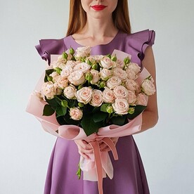 Кустовая пионовидная роза