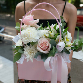 Цветы в сумочке.