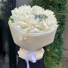 7 французских роз с эвкалиптом