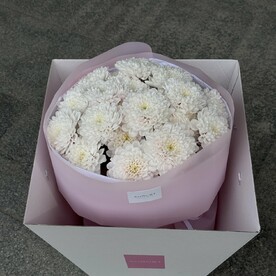 Букет из белых хризантем