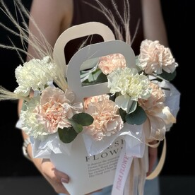 Сумочка из диантусов нежная💫