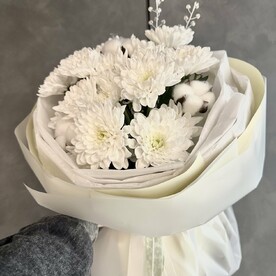 Букет белых хризантем ХИТ