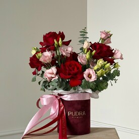 Цилиндр бордо с французскими розами