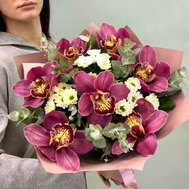 Букет с орхидеей