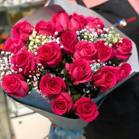 Букет из роз и гипсофил