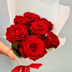Моно букет 7 Алых роз