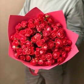 Кустовые красные розы 11 роз