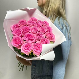 Букет из 19 розовых роз