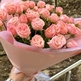 Букет из кустовых роз