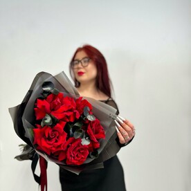 Эффектный букет роз