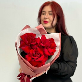 Яркий комплимент роз