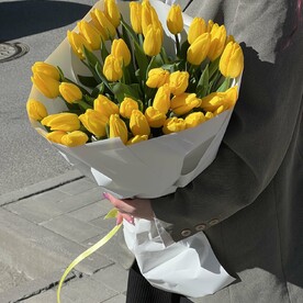 Яркие желтые тюльпаны