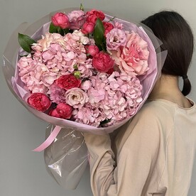 Розовый букет Гортензия и Роза