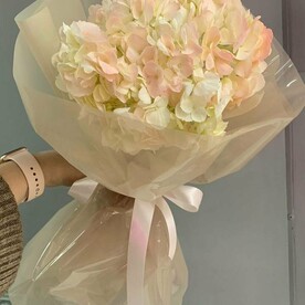 Букет комплимент из розовой гортензии
