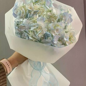 Букет комплимент из голубой гортензии