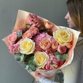 Шикарный Сборный букет с Розами и Гортензией