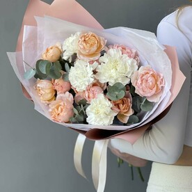 Сборный букет с Кустовой Розой и Гвоздиками