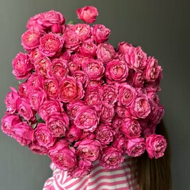 Кустовые пионовидные розы Джульетта в монобукете