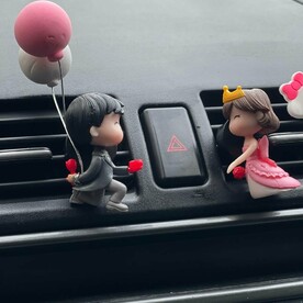 Милые фигуры «Мальчик и девочка» в машину