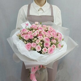 Букет кустовых роз 11