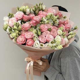 Букет из эустомы и бомбастика размер L