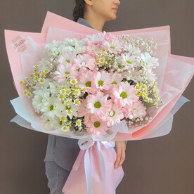 Букет из хризантем и ромашек "Гигант"