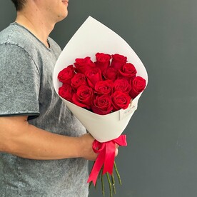 Букет из 15 красных роз "Признание"
