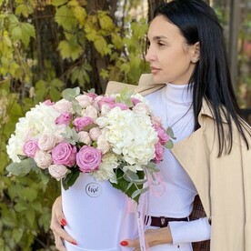 Букет «Лавандово кремовый» в шляпной коробке