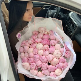 Розовые пионы