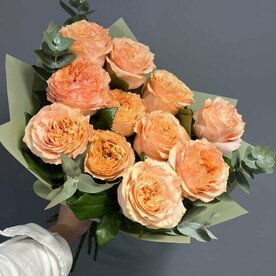 Моно букет из 11 пионовидных роз