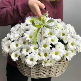 Корзинка с ромашками