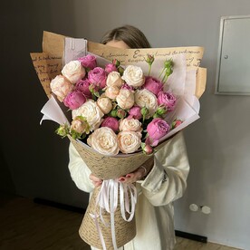 Букет кустовых пионовидных роз