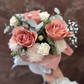 Зимний с розами