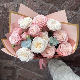 Букет с пионовидными розами