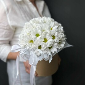 Коробочка с ромашковой хризантемой