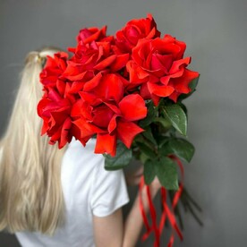 Букет из французских роз под атласныю ленту